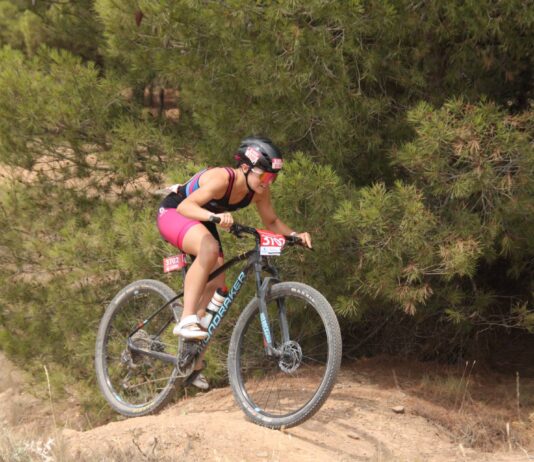 Luz Ferrández logra un nuevo bronce nacional y se clasifica para el Europeo de Triatlón Cross de 2027