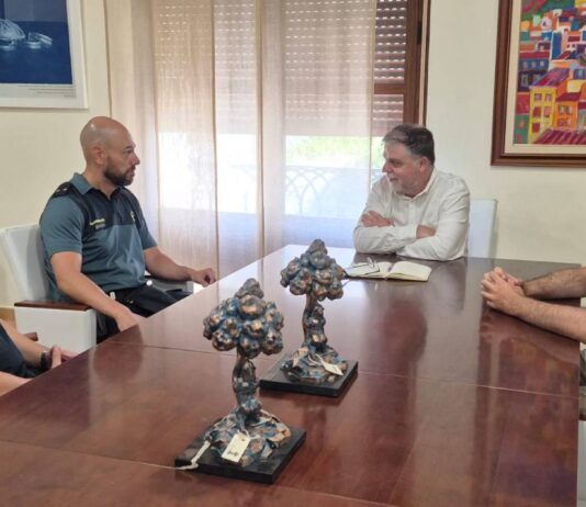 El alcalde recibe al nuevo teniente de la Guardia Civil de Villena