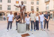 Elda rinde homenaje a Pedrito Rico con una escultura