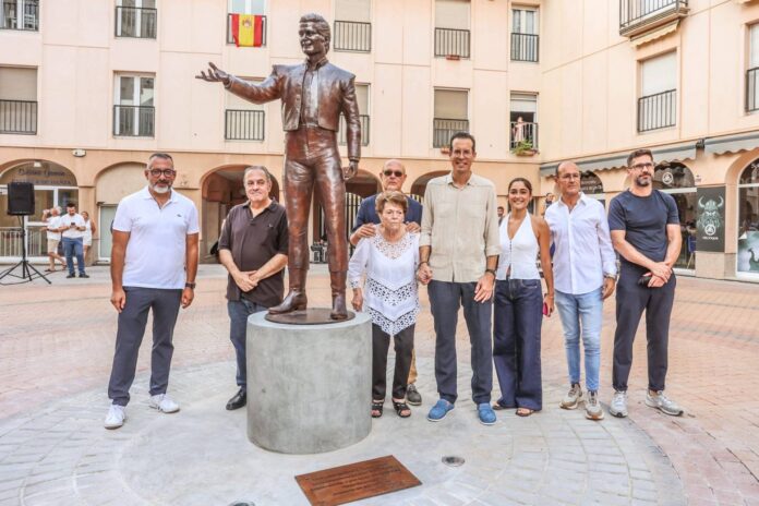 escultura_homenaje_pedrito_rico_01