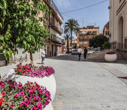 Elda finaliza las obras del entorno de la iglesia de Santa Ana