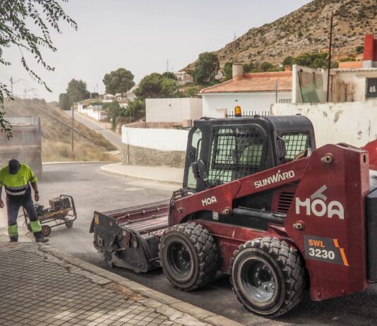 Elda asfalta la calle Paseo de Ronda para facilitar el tránsito de vehículos