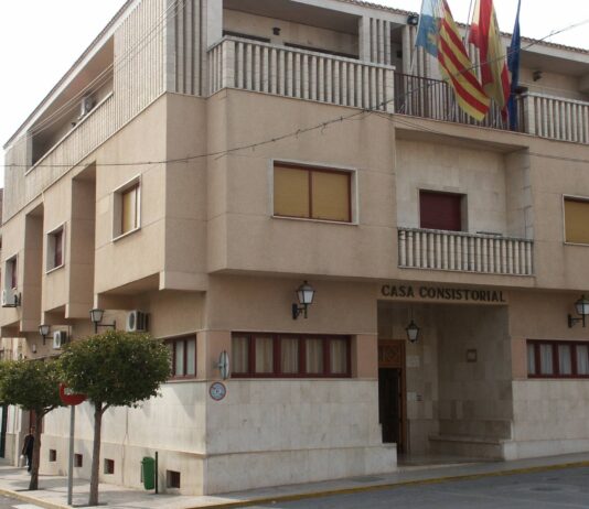 El Ayuntamiento de El Pinós traslada temporalmente varios servicios municipales