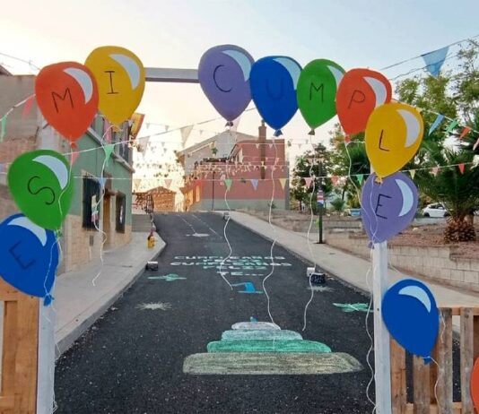 La calle Nía gana el primer premio de las calles engalanadas de Aspe