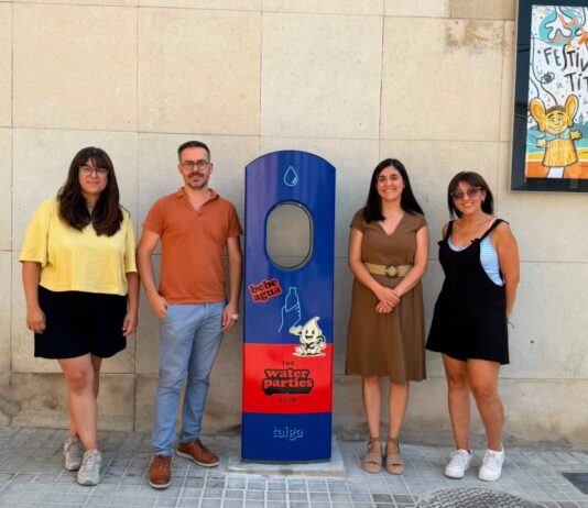 Villena instala una fuente de agua fría en la Plaza de Santiago