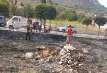 Los vecinos controlan y extinguen un incendio en La Romana