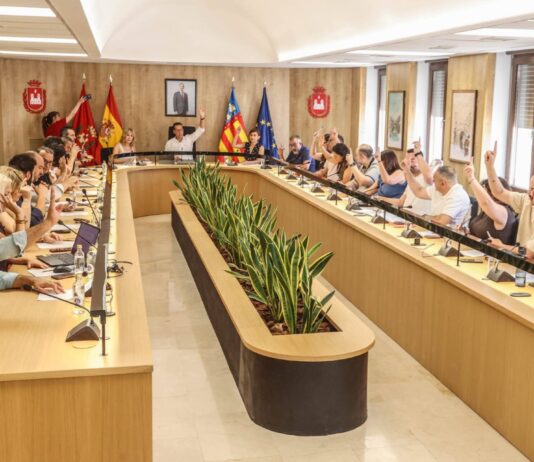 El pleno de Elda aprueba un nuevo paquete de ayudas y convenios