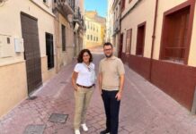 Petrer celebra la exposición de Art al Balcó con 92 telas