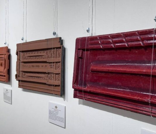 Aspe acoge una exposición de tejas