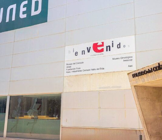 La UNED de Elda inició el curso 2026-27 con 142 alumnos
